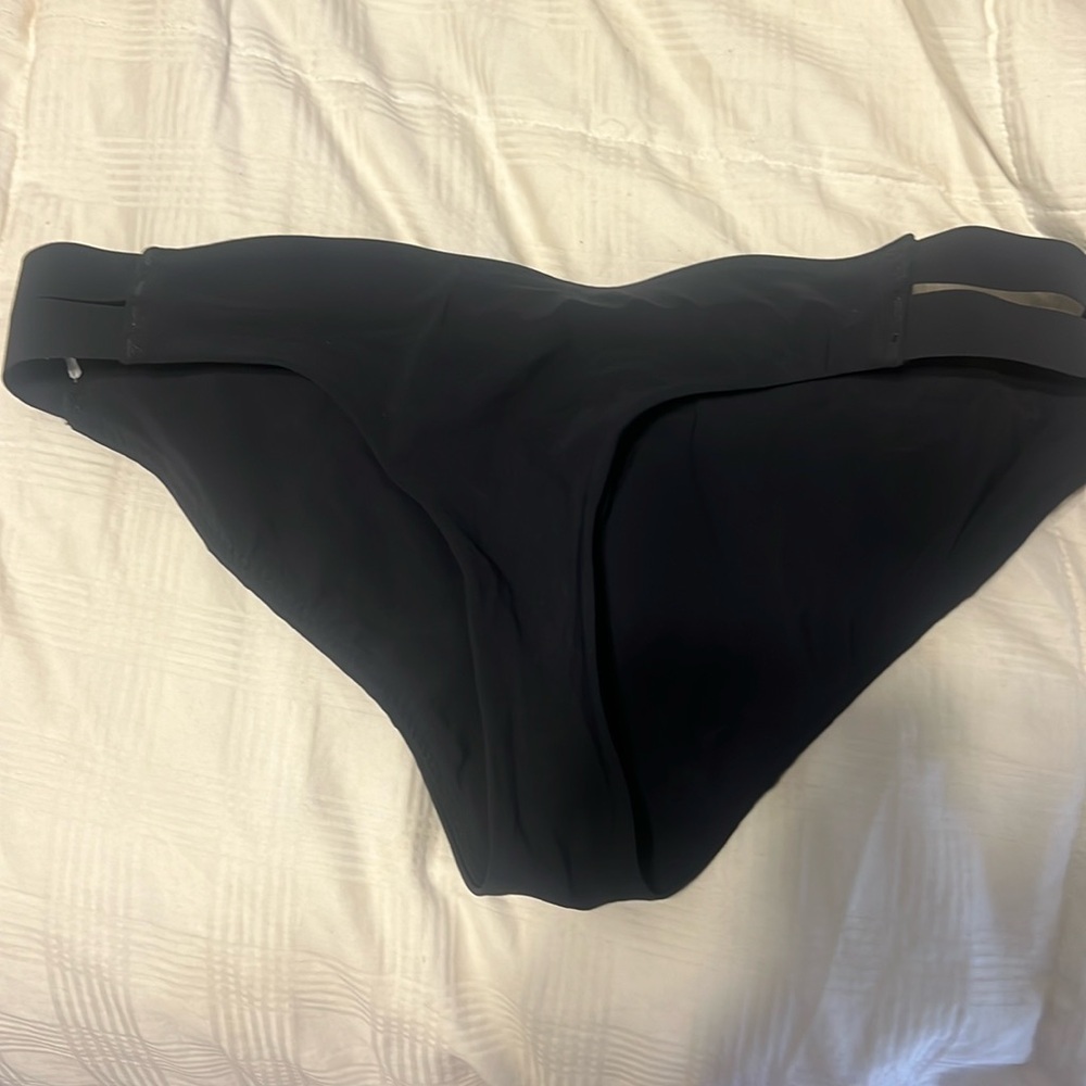 NWOT lululemon black swim bottoms size 6